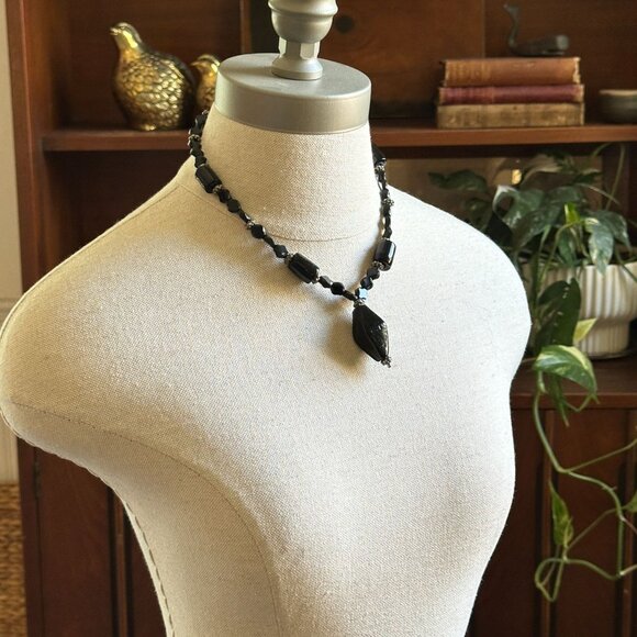 Art Deco Black Glass Necklace - Picture 4 of 7